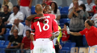 וחוגג עם אבוטבול (שי לוי)