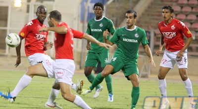 יחיאל וסוארס מול עמאשה. הבלם מרוצה (משה חרמון)