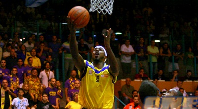 רון לואיס (יניב גונן)