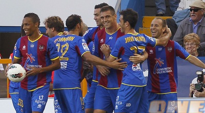 שחקני לבאנטה חוגגים. חזרו למקום הרביעי (רויטרס)