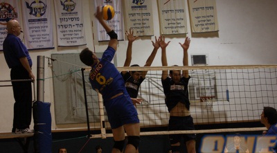 גמר כדורעף, מש´ 4: הוד השרון - מכבי תquot;א (יניב גונן)