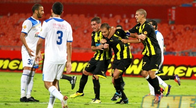 וחוגג עם בן שושן ושי חדד (שי לוי)