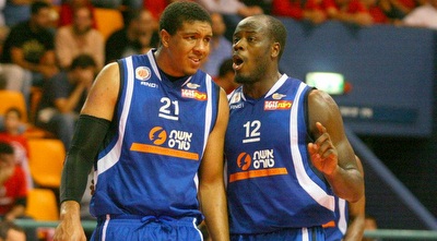 לאוסון וג´יימס (יניב גונן)