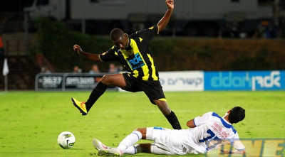 דסה מול הילאל (שי לוי) דסה מול הילאל (שי לוי)