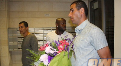 באדיר והפרחים, תמוז וטביב (משה חרמון)