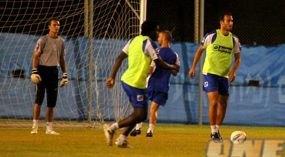 ניצן דמארי, ג´סטיס וואמפור ולירן שטראובר באימון (שי לוי)