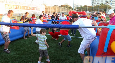 האוהדים בעיצומו של האירוע (שי לוי) האוהדים בעיצומו של האירוע (שי לוי)