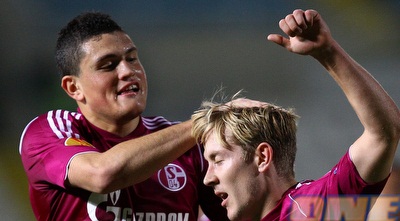 לואיס הולטבי חוגג עם פפדופולוס אחד מתוך חמישה (GettyImages) לואיס הולטבי חוגג עם פפדופולוס אחד מתוך חמישה (GettyImages)