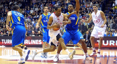 היירסטון מול הנדריקס. הוביל את מילאנו לניצחון (GettyImages) היירסטון מול הנדריקס. הוביל את מילאנו לניצחון (GettyImages)