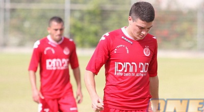 אלכס באסוק יורד מאוכזב למחצית (משה חרמון) אלכס באסוק יורד מאוכזב למחצית (משה חרמון)