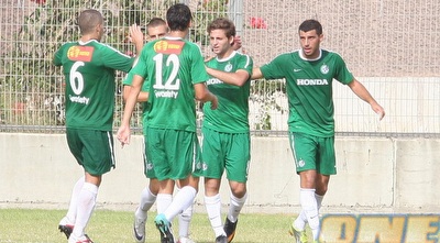 שחקני מכבי חיפה חוגגים עם הייתם חלבי (משה חרמון) שחקני מכבי חיפה חוגגים עם הייתם חלבי (משה חרמון)