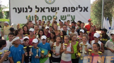 המשתתפים עם הגביעים באליפות ישראל