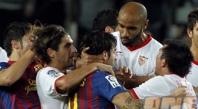 פרדי קאנוטה אוחז בססק פברגאס (רויטרס)