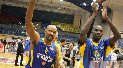 ג&acute;יימס וסמית&acute; (משה חרמון)