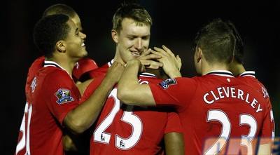 שחקני מנצ´סטר יונייטד חוגגים ניצחון קליל (רויטרס)