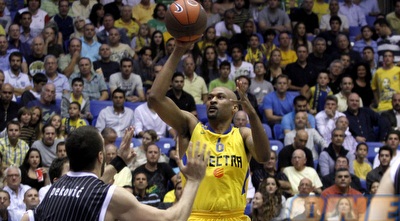 סמית עולה לסל (יוסי ציפקיס)