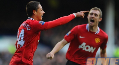 צ´יצ´אריטו ודארן פלטשר חוגגים בגודיסון פארק (GettyImages) צ´יצ´אריטו ודארן פלטשר חוגגים בגודיסון פארק (GettyImages)