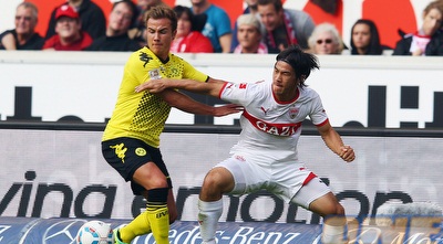 מריו גצה נאבק עם שינג´י אוקזקי (GettyImages) מריו גצה נאבק עם שינג´י אוקזקי (GettyImages)