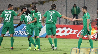 מכבי חיפה חוגגת יתרון מוקדם (משה חרמון) מכבי חיפה חוגגת יתרון מוקדם (משה חרמון)