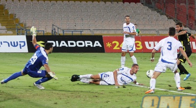 שי חדד נבלם אצל עשהאל בן שבת (משה חרמון)