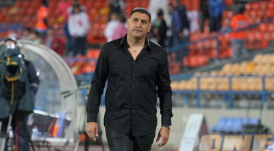 יובל נעים. מתהלך על הקווים בחוסר שקט (משה חרמון)