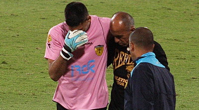 אריאל הרוש יורד מכר הדשא (משה חרמון)