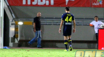 פונצ´ץ יורד לאחר ההרחקה. ייעדר מול בית&qout;ר ירושלים (יניב גונן) פונצ´ץ יורד לאחר ההרחקה. ייעדר מול בית&qout;ר ירושלים (יניב גונן)