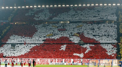 אוהדי באיירן מינכן במיטבם (רויטרס)