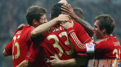 שחקני באיירן מינכן חוגגים עם מריו גומז (GettyImages)