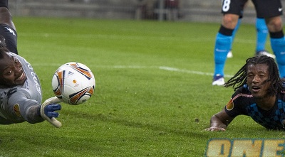 אדל מציל כדור של ווינאלדום (רויטרס)