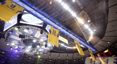 הגופיות בגג ההיכל (יוסי ציפקיס)