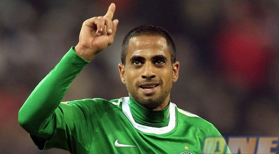 אייל משומר חוגג את שערו (רויטרס)