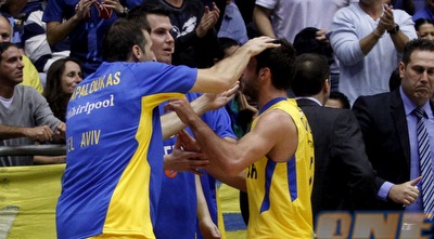 חוגגים בספסל (יוסי ציפקיס)