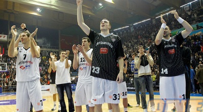 שחקני פרטיזן חוגגים (GettyImages)