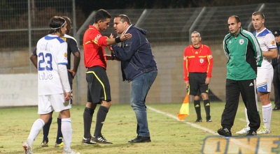 רן בן שמעון מתווכח ומורחק (עמית מצפה) רן בן שמעון מתווכח ומורחק (עמית מצפה)