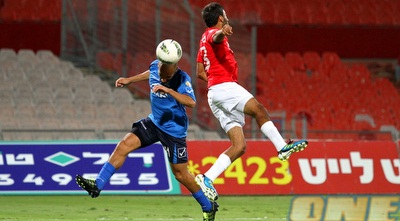 ג´ונתן אסוס נוגח (שי לוי)