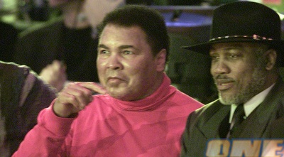 פרייזר ועלי במשחק האולסטר ב-2002 (רויטרס)