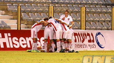 הצ&acute;כים חוגגים יתרון מוקדם (שי לוי)