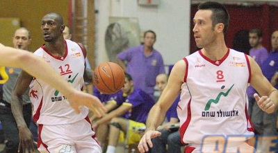 קורטוני פלס  ויבזורי. עלו בחמישייה (משה חרמון)