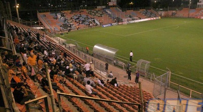 האצטדיון בשכונת התקווה. האורות כבו בדקה ה-75