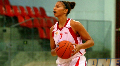 אלישיה קלארק (יניב גונן)