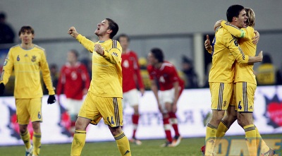 שחקני אוקראינה חוגגים ניצחון דרמטי (רויטרס)