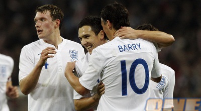 בארי חוגג עם דאונינג וג´ונס (רויטרס)