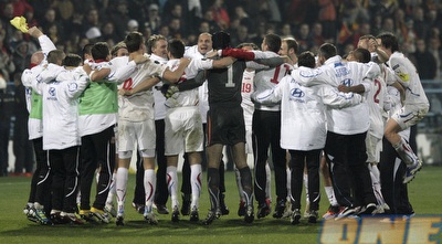 הצ´כים לא יודעים את נפשם מרוב אושר (רויטרס) הצ´כים לא יודעים את נפשם מרוב אושר (רויטרס)