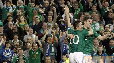 ירוק עולה. סטפן וורד ורובי קין חוגגים (רויטרס) ירוק עולה. סטפן וורד ורובי קין חוגגים (רויטרס)