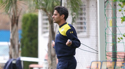 ברק יצחקי מתאמן בצידי המגרש (ליאור טימור) ברק יצחקי מתאמן בצידי המגרש (ליאור טימור)