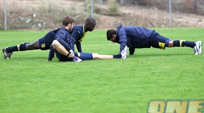 דור מיכה, מוסא קונאטה ושרן ייני באימון לקראת עכו (ליאור טימור)