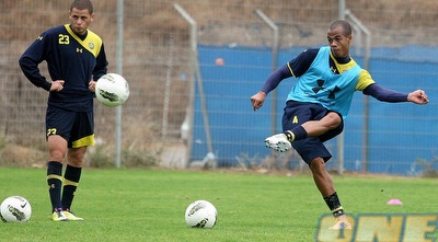 ניבאלדו, מושיקו לוגסי (ליאור טימור)