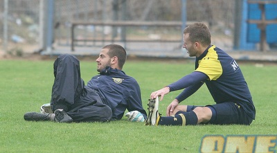 עומר ורד וברק לוי. השוער יפתח והמגן? (ליאור טימור)