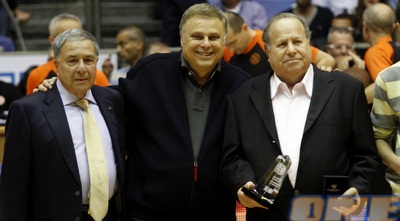 שמעון מזרחי, דוויד פדרמן ושמלוק מחרובסקי בטקס לפני המשחק (יוסי ציפקיס)